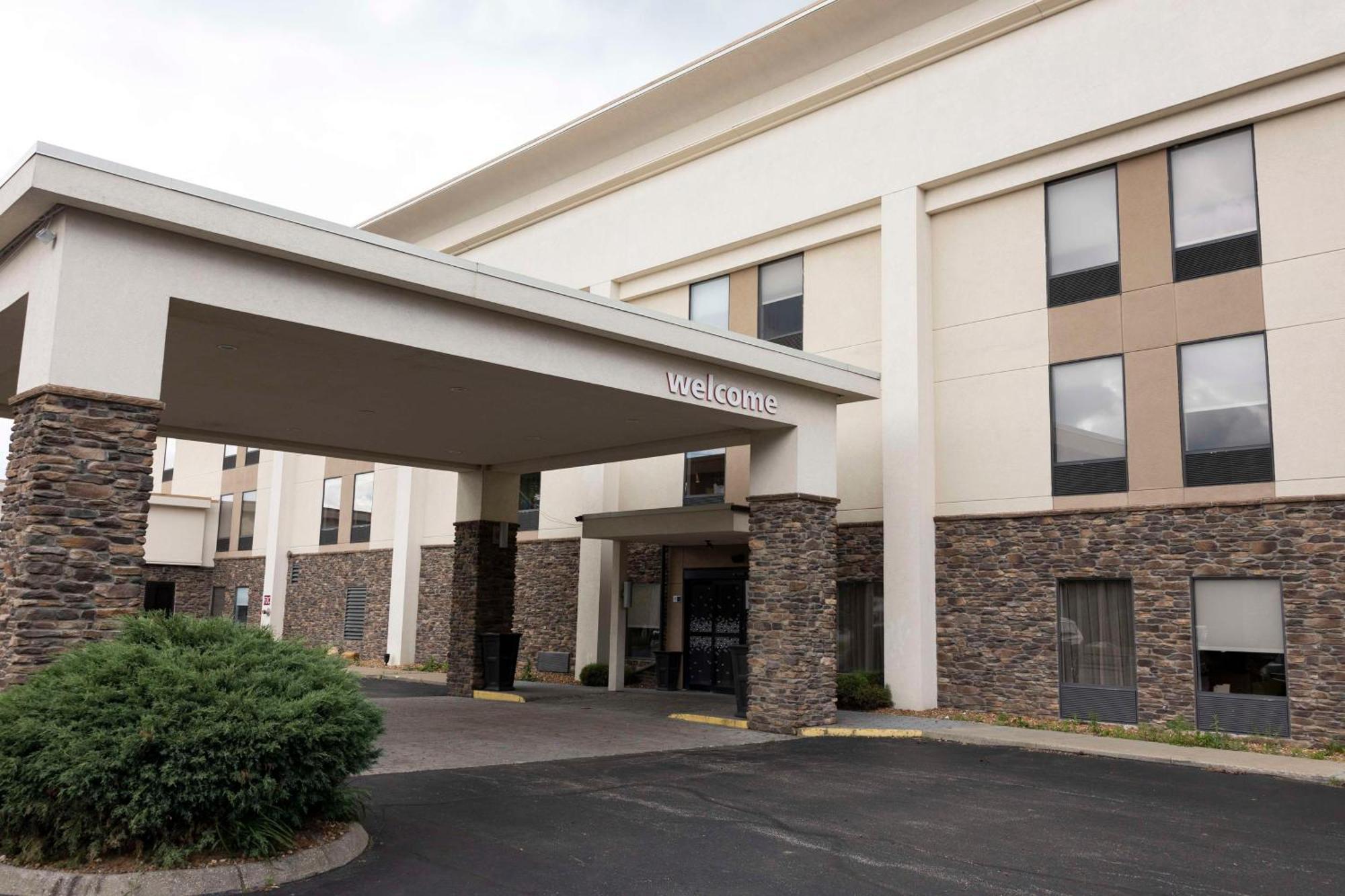 Hampton Inn Kent/Akron Area Exterior foto